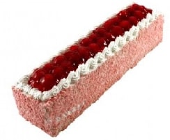 Katıksız 4-6 Kişilik Çilekli Baton Yaş Pasta Antalya pasta